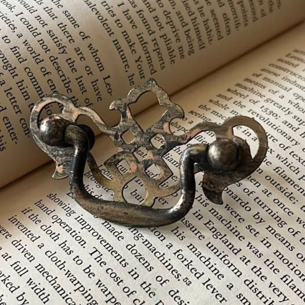 Single Ornate Metal Drawer/Cabinet Pull